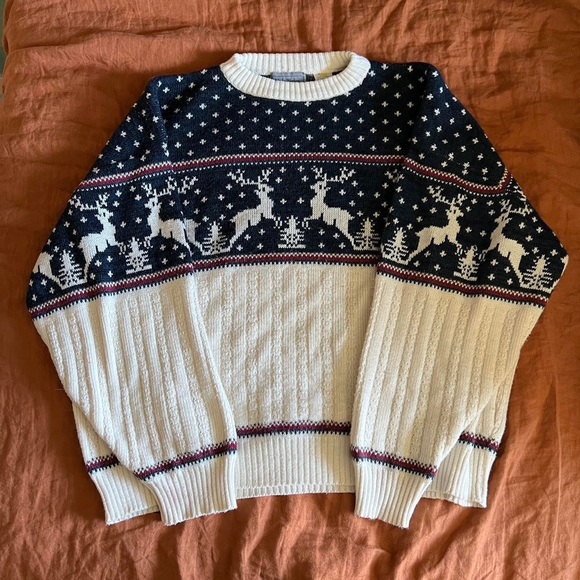 Reindeer sweater - Picture 2 of 2